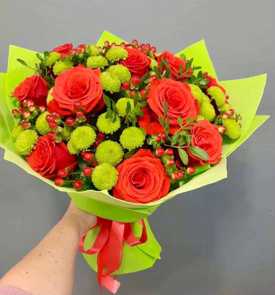 Букет цветов из: Хризантемы и Розы в Северской