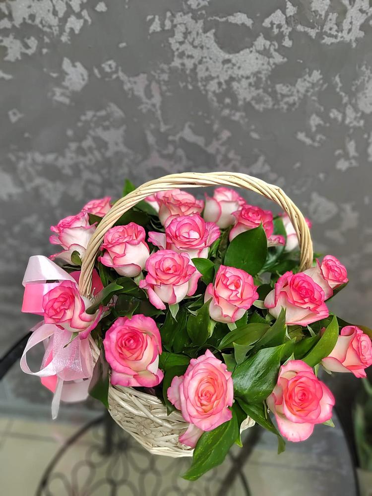 Цветочная композиция из Розы в корзине в Северской
