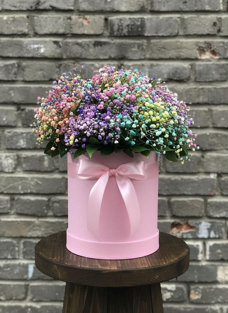 Цветочная композиция из Гипсофила и Розы в шляпной коробке в Северской