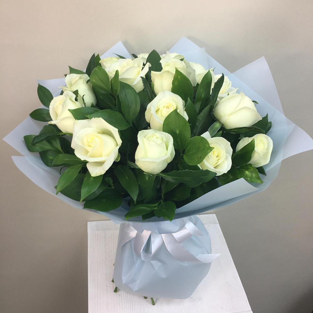 Букет 15 Белых роз Проуд в Северской