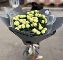 Букет Белые кустовые розы Солинеро в Северской