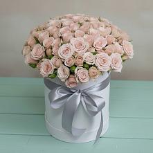 Цветочная композиция из Розы в шляпной коробке в Северской