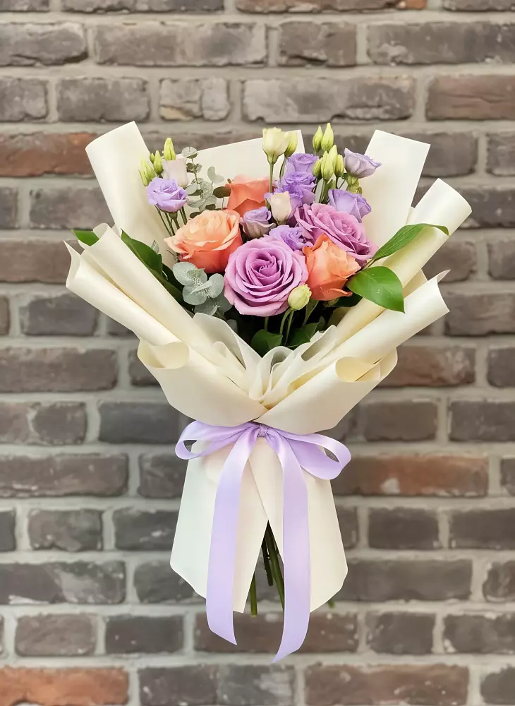 Букет цветов из: Лизиантусы и Розы в Северской