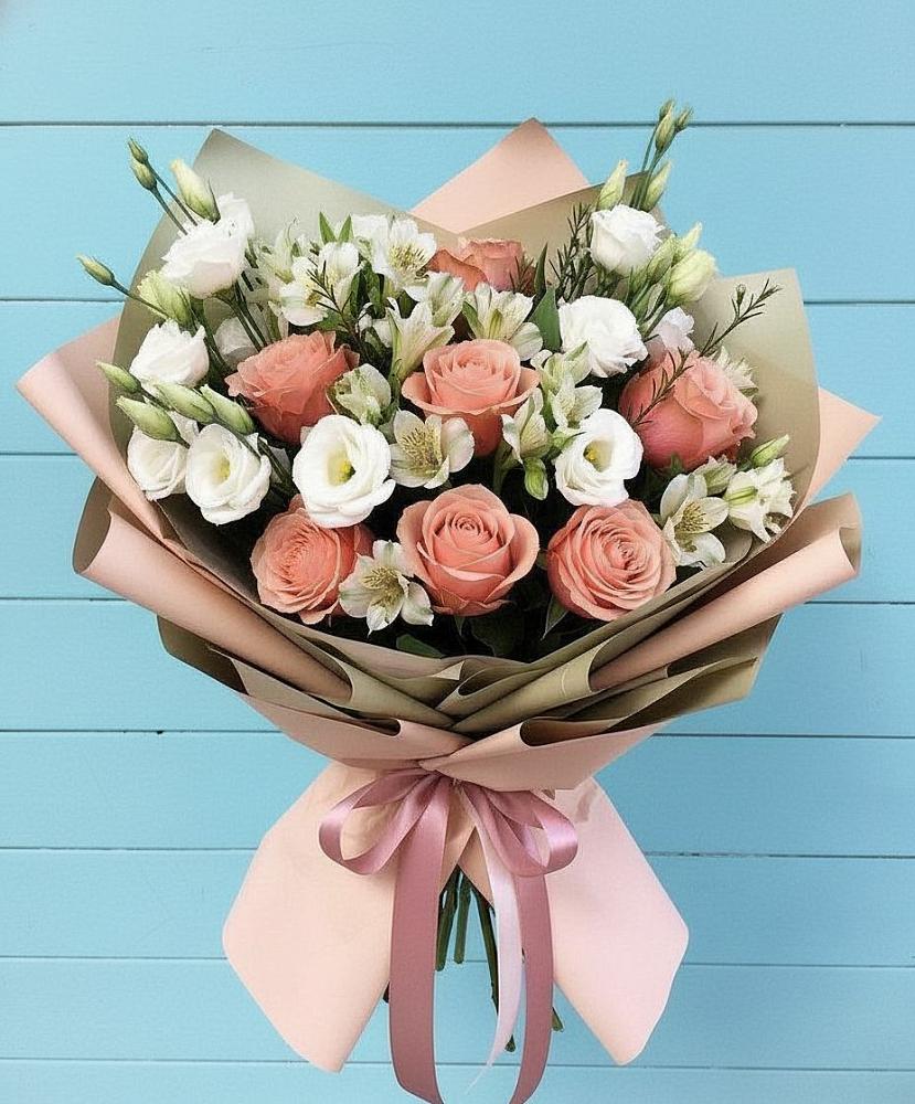 Букет цветов из: Розы, Альстромерии и Лизиантусы в Северской