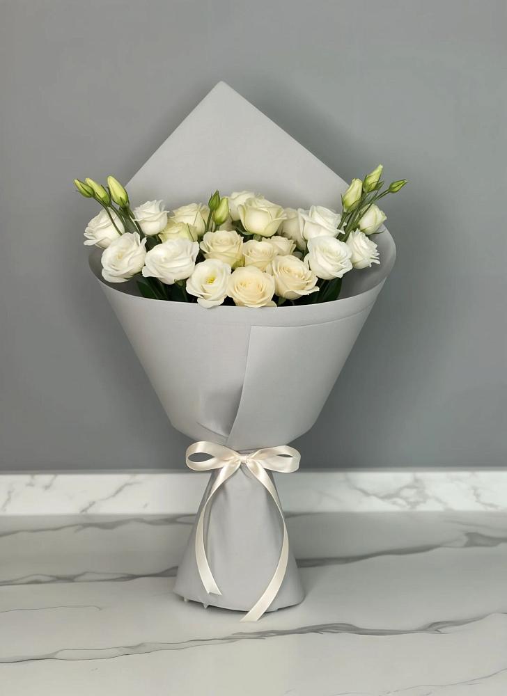 Букет цветов из: Розы и Лизиантусы в Северской