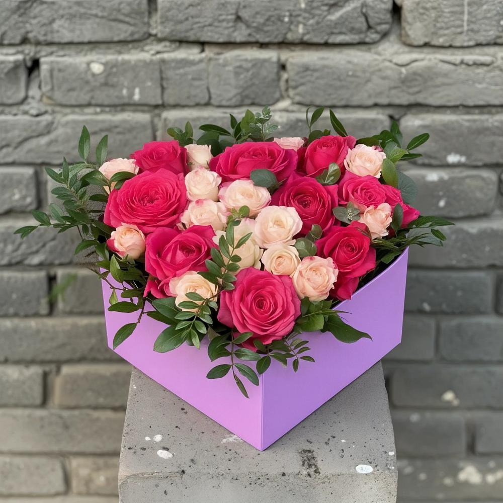 Цветочная композиция из Розы в коробке в Северской