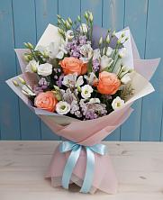 Букет цветов из:  Лизиантусы, Розы, Альстромерии и Гипсофила в Северской