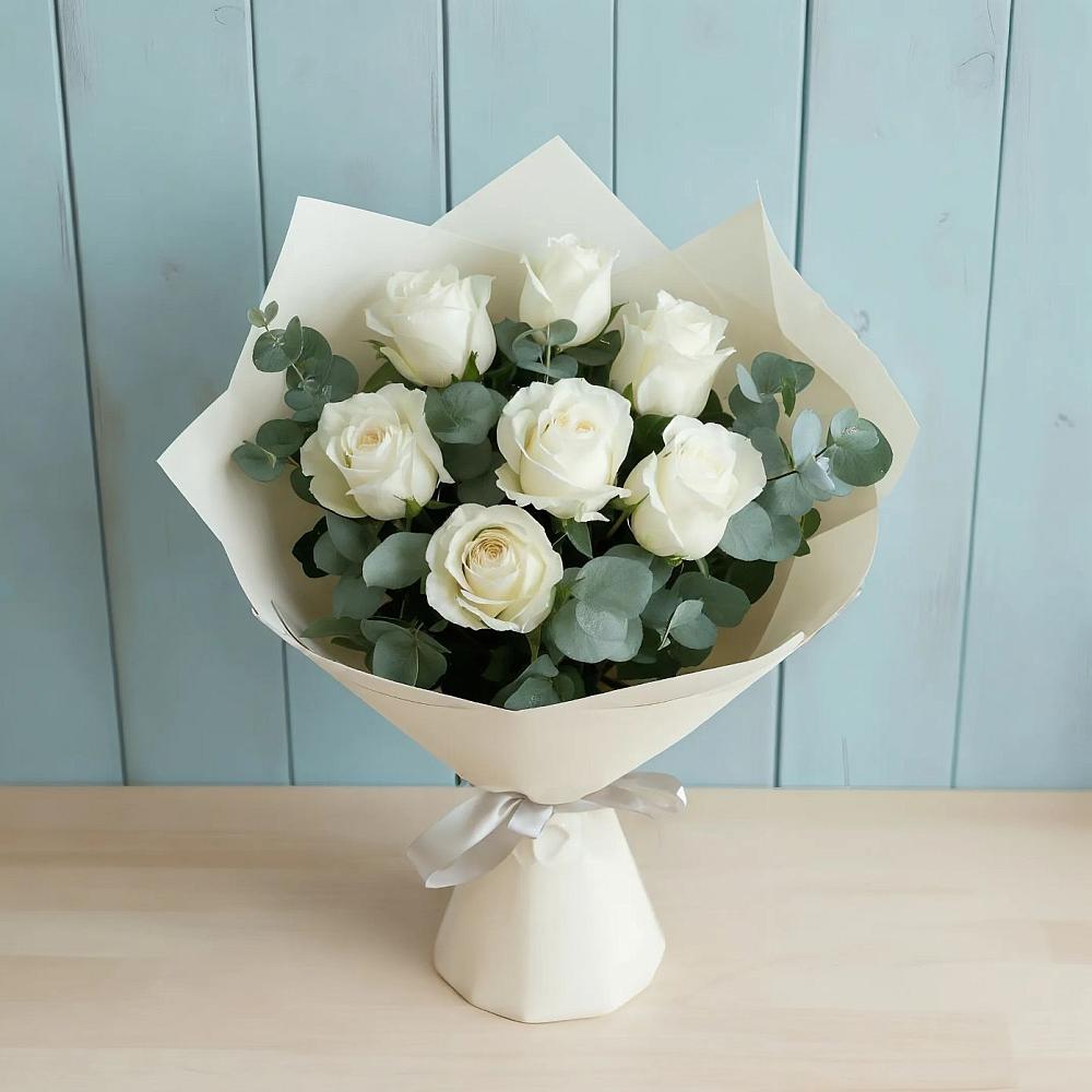 Букет Белые розы в Эвкалипте в Северской