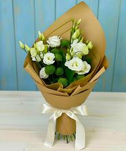 Букет цветов из:  Хризантемы и Лизиантусы в Северской