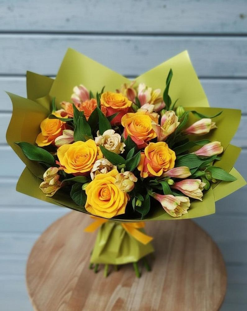Букет цветов из: Альстромерии и Розы в Северской