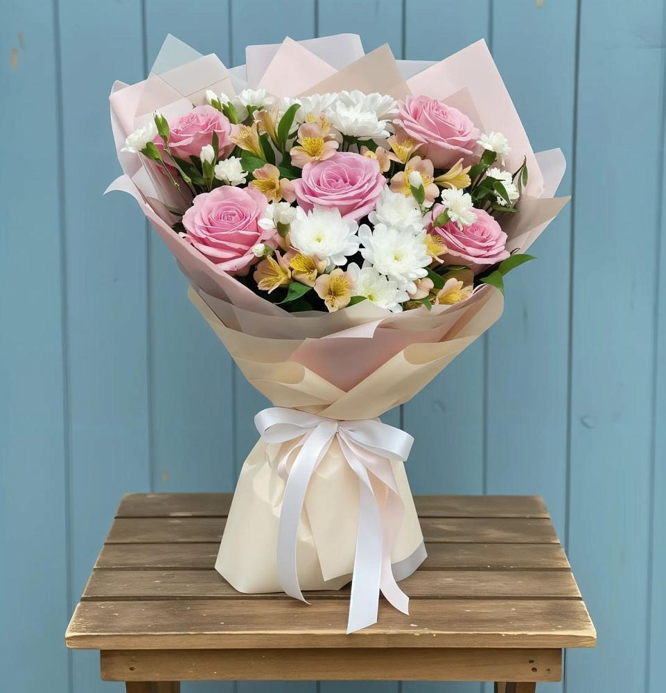 Букет цветов из: Гвоздики, Орхидеи и Розы в Северской