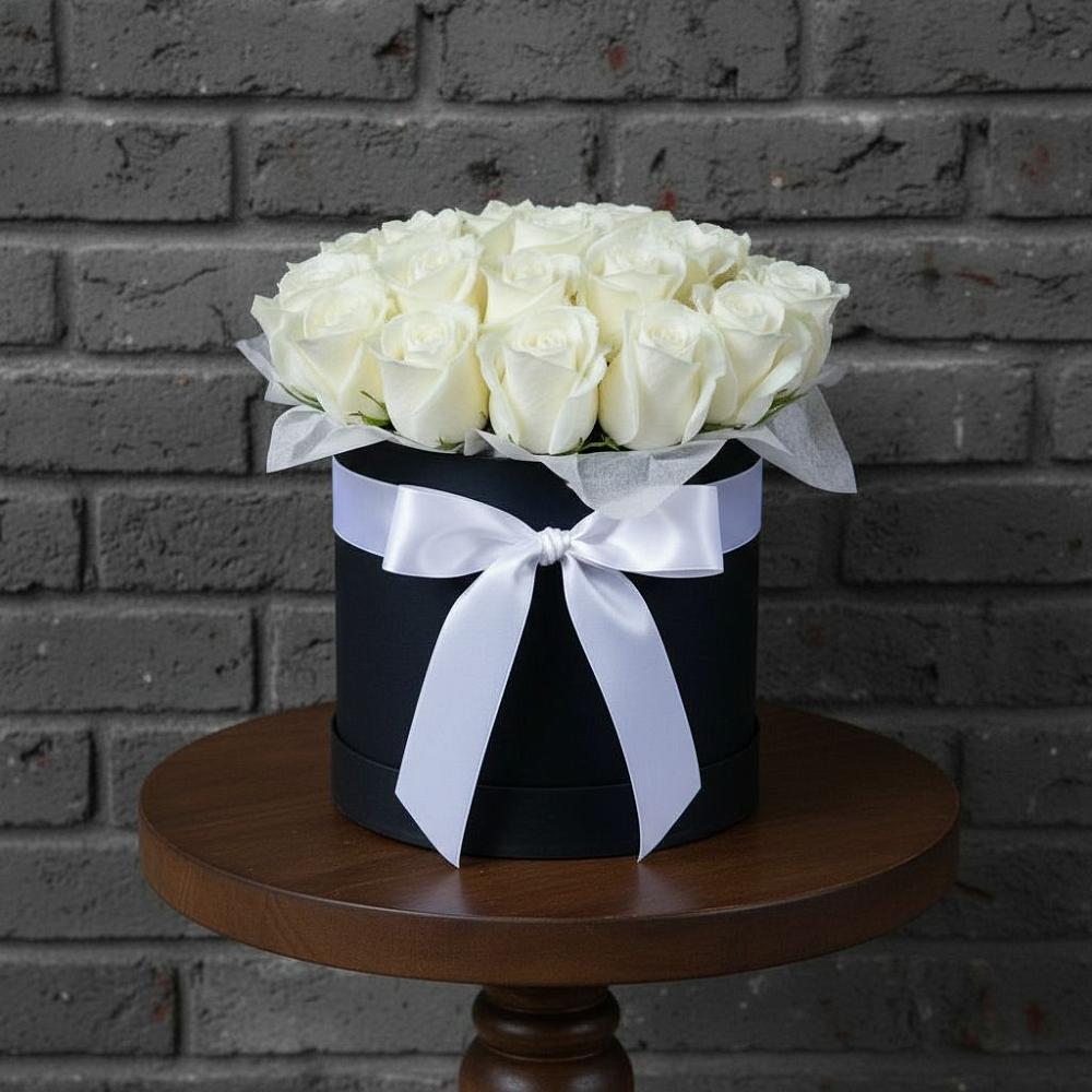 Цветочная композиция из Розы в шляпной коробке в Северской