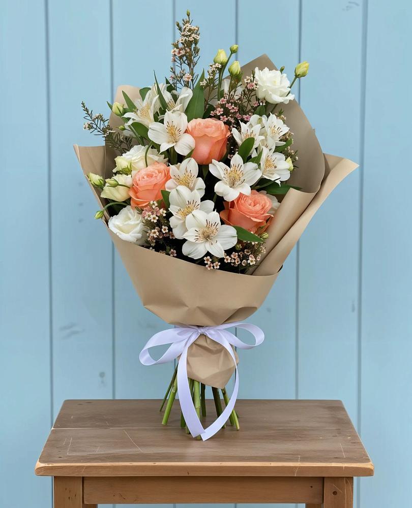 Букет цветов из: Альстромерии, Лизиантусы, Розы и Хризантемы в Северской