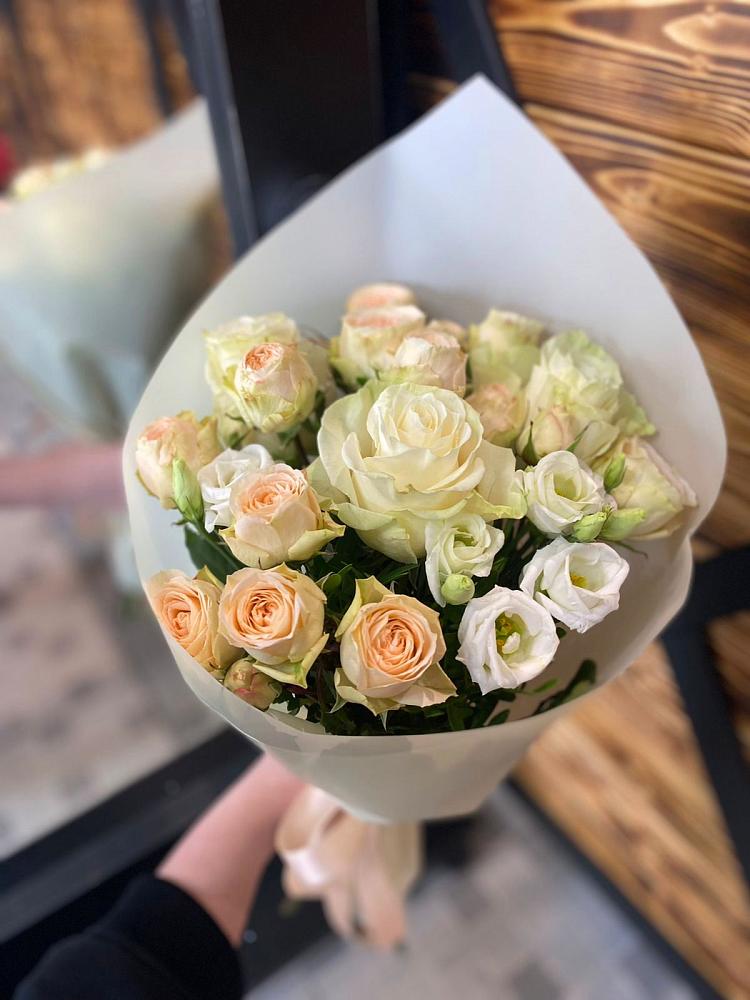 Букет цветов из: Розы и Лизиантусы в Северской