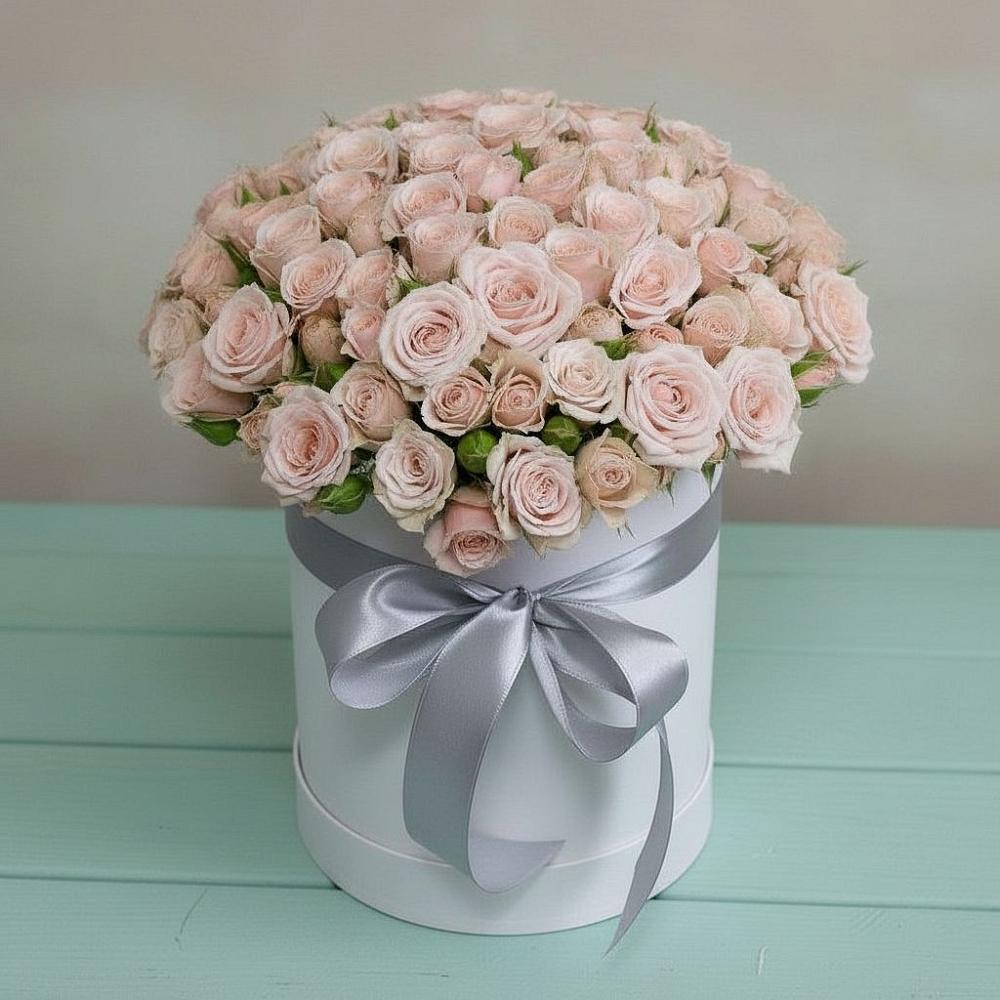 Цветочная композиция из Розы в шляпной коробке в Северской